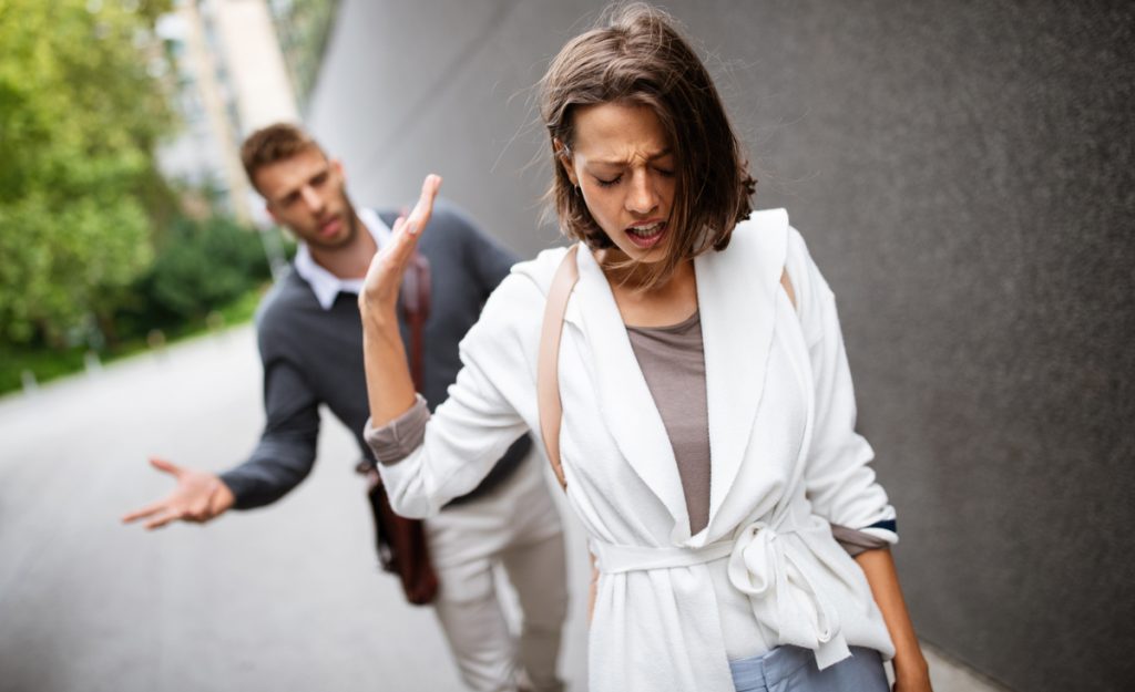 Zu viel Arbeitsstress kann die Beziehung belasten
