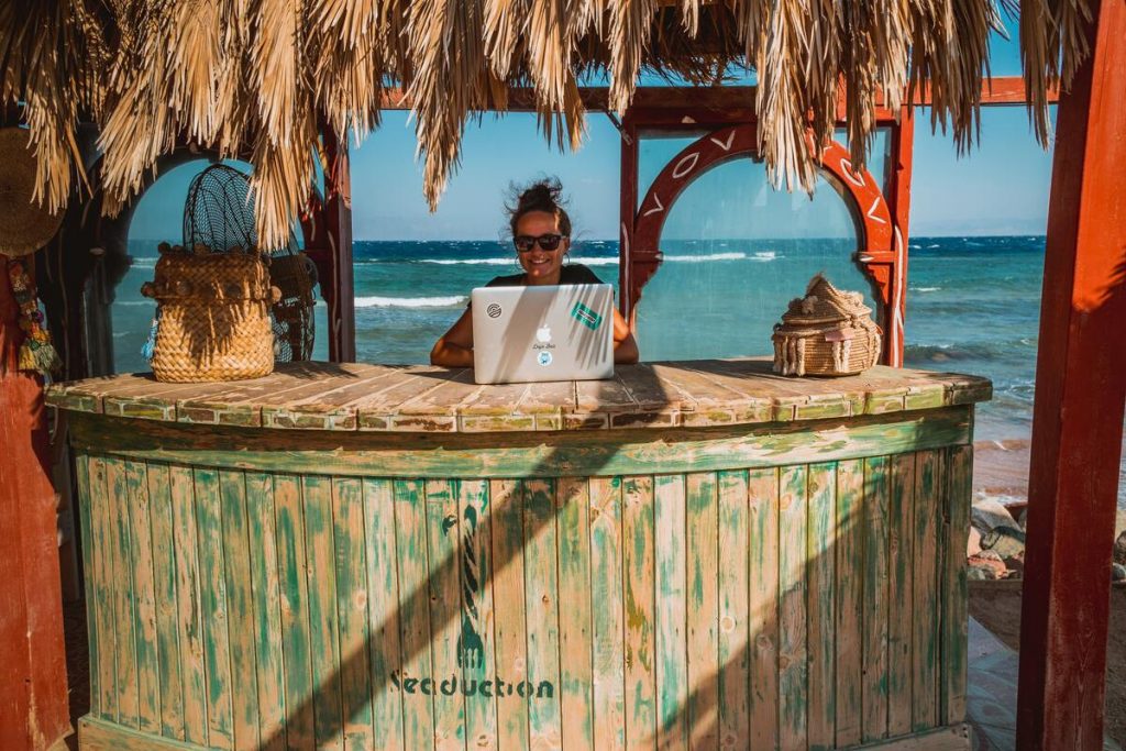 Arbeiten von der Strandbar