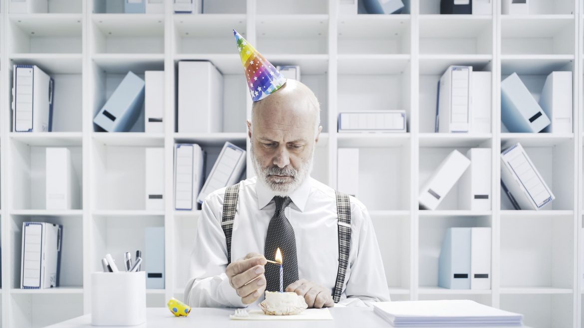Einsamer Manager bei seinem Geburtstag