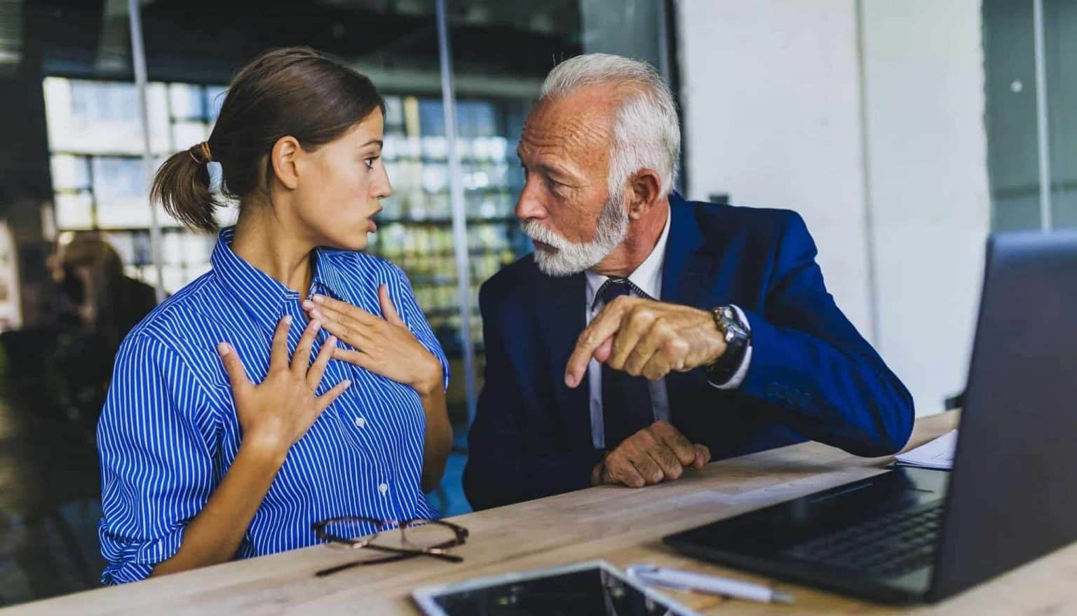 Für viele betroffene Beschäftigte ist Bossing der Beginn eines langen persönlichen Leidensweges