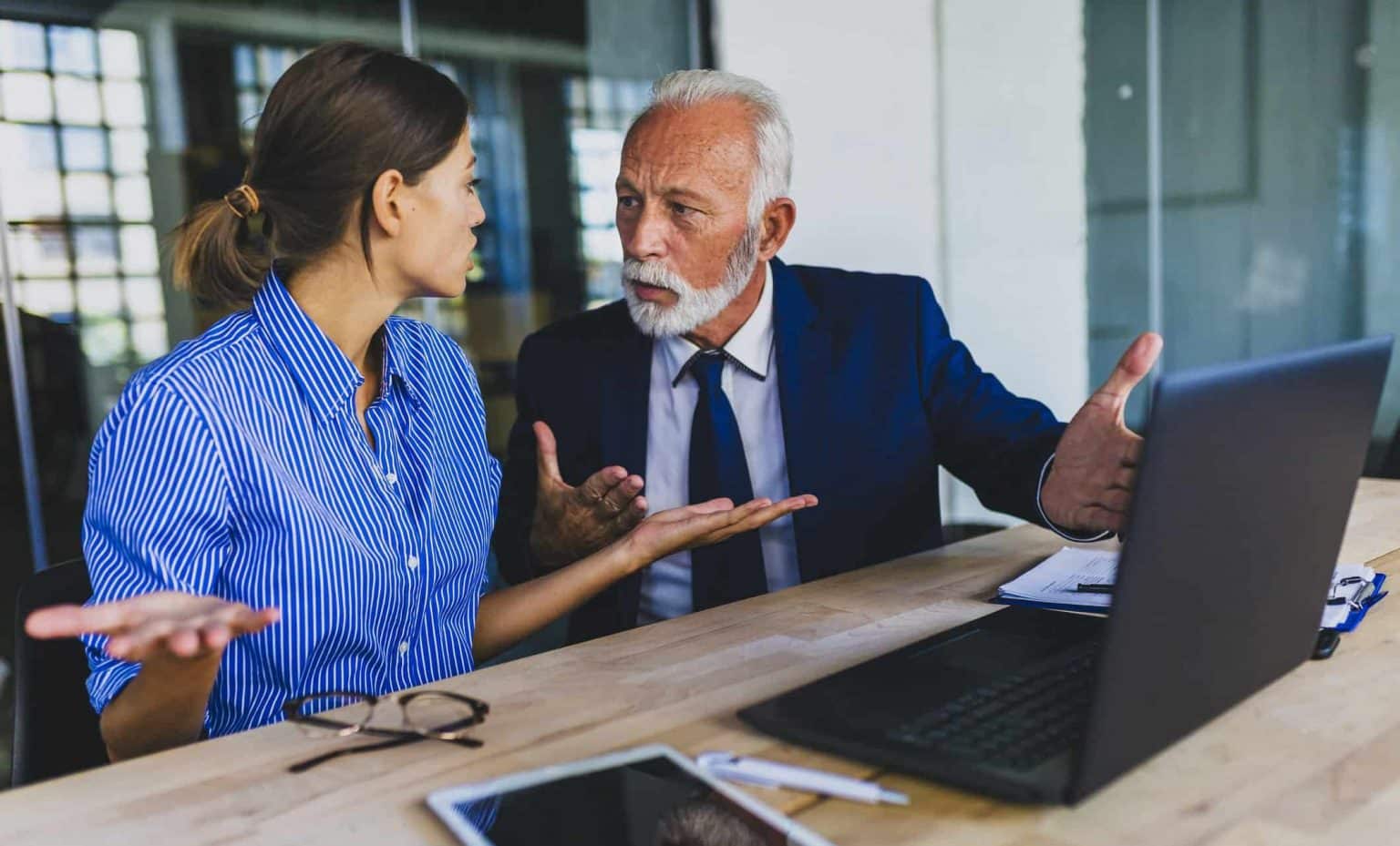 Wie man im Job „emotional intelligent“ auf eine Provokationen reagiert