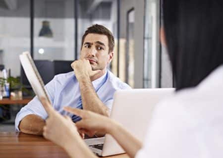 Wahr oder falsch? 10 Bewerbungsmythen im Check Um Bewerbungen ranken sich viele Mythen und Behauptungen