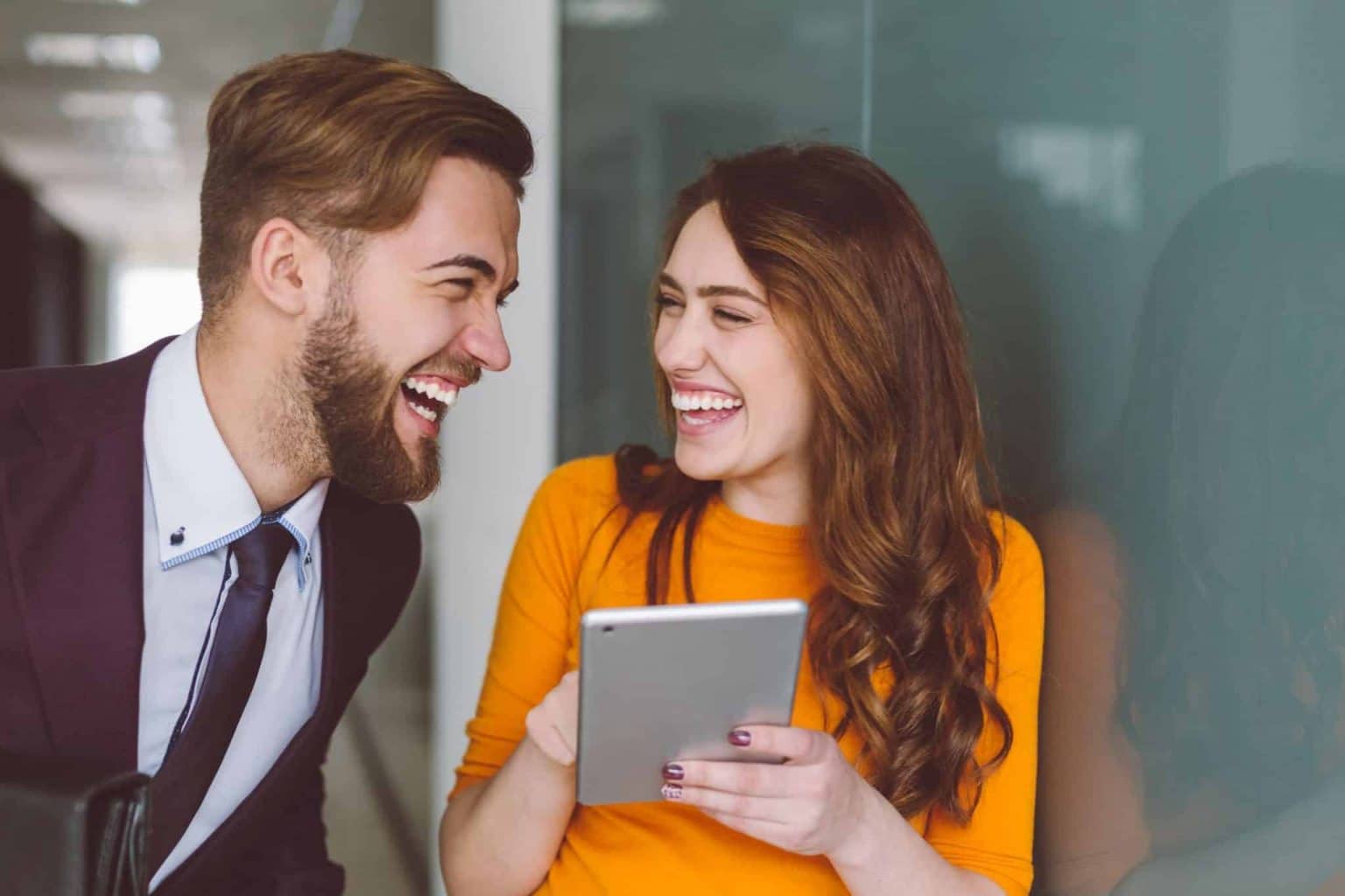 Beim Flirten im Büro gibt es einige Regeln, die eingehalten werden wollen