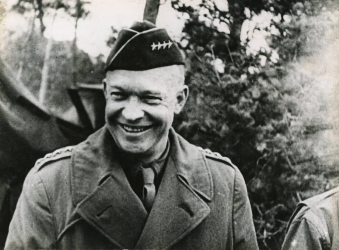 US General und später der 34. Präsident der USA Dwight D. Eisenhower, 1945