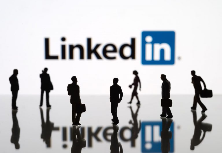 Mit der #opentowork-Funktion von LinkedIn signalisieren Nutzer, dass sie auf Jobsuche sind