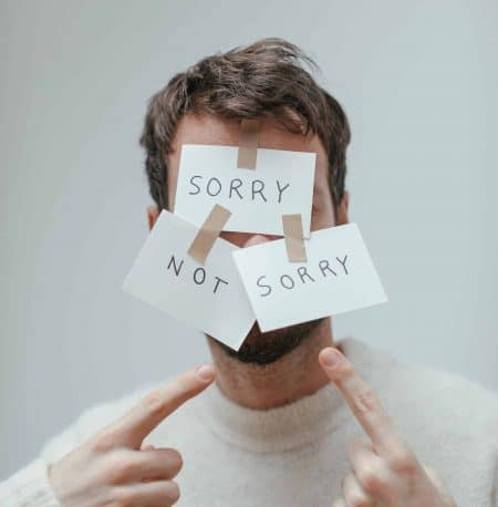 Hör endlich auf, dich ständig zu entschuldigen! Entschuldigungen sind wichtig. Aber nicht immer angebracht und gesund.