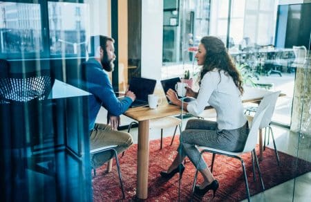 Chef will alles wissen: Wo bleibt meine Privatsphäre? Berufliches und Privates zu trennen, ist selbstverständlich wichtig. Es ist äußerst unprofessionell, wenn Mitarbeiter ihre privaten Probleme mit auf die Arbeit nehmen