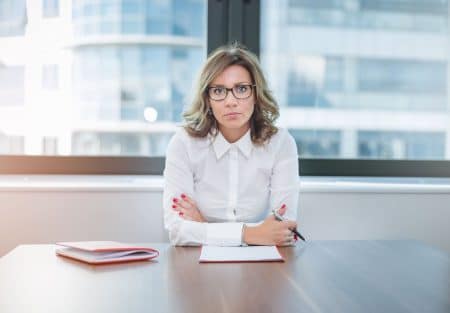 Bewerbungsgespräch: Weniger Lächeln steigert Job-Chancen Laut einer US-amerikanischen Forschungsstudie sollten wir uns in Bewerbungsgesprächen gut überlegen, ob wir lächeln oder nicht