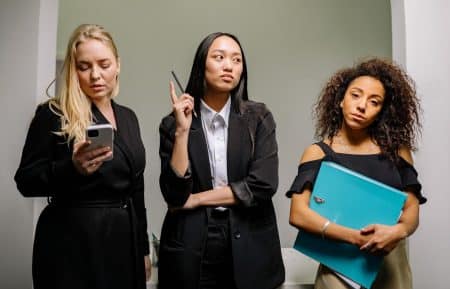 „Cheffing“: Wenn Mitarbeiter die Führung übernehmen Das Ziel von Cheffing ist es, Führungskräfte so zu beeinflussen, damit sie handeln, wie Mitarbeiter es brauchen, um gemeinsame Ziele erreichen.