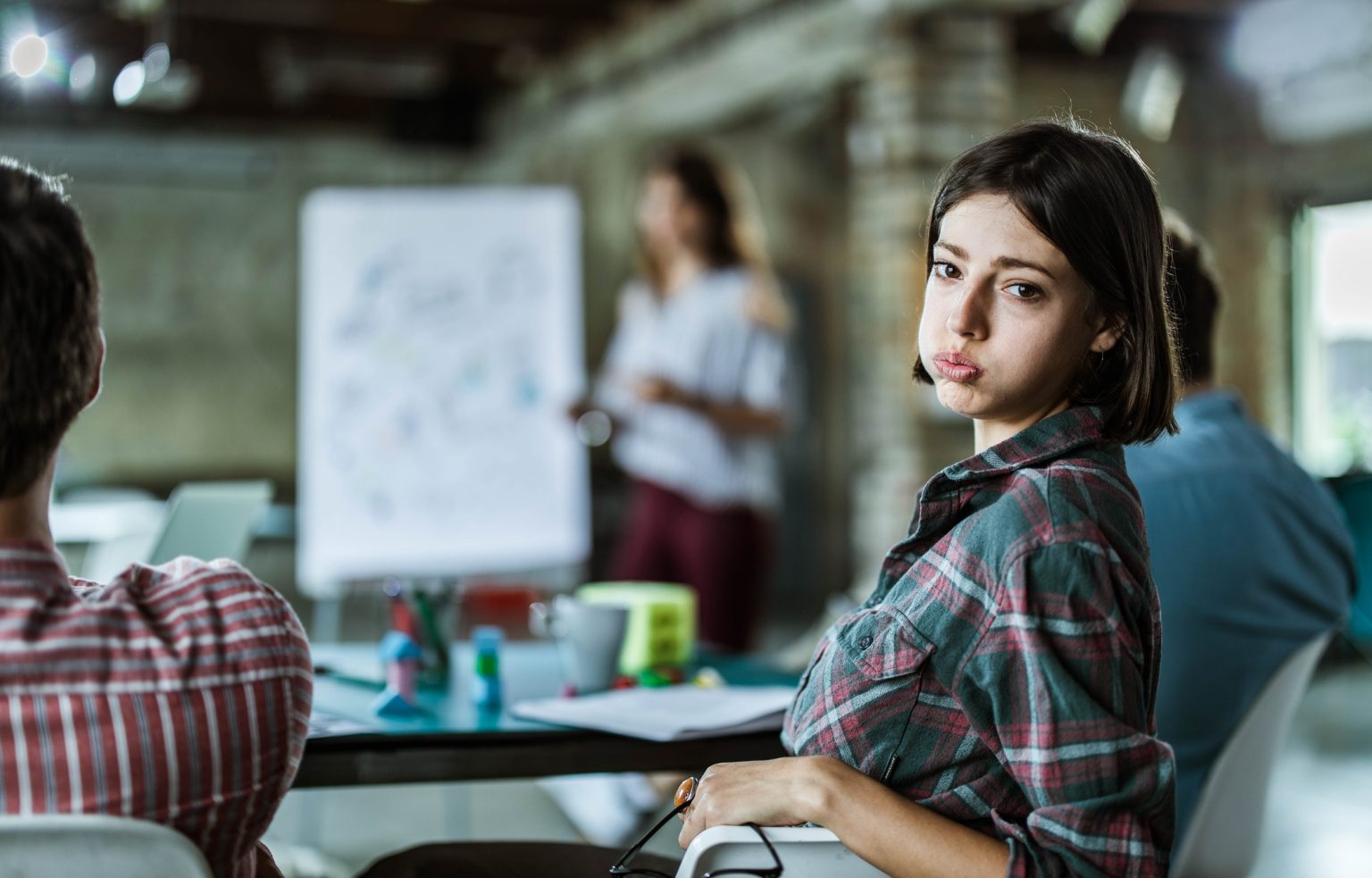 Es sind nicht nur ineffiziente, sondern schlichtweg zu viele Meetings, denen Mitarbeiter eines Unternehmens ausgesetzt sind