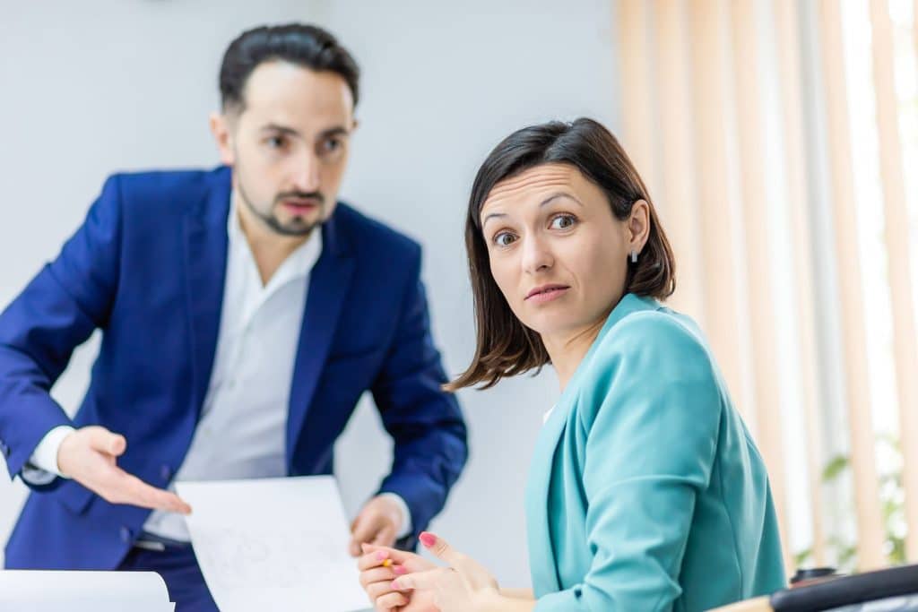 Arbeitgeber sorgen subtil dafür, dass Mitarbeiter nach einiger Zeit freiwillig das Unternehmen verlassen