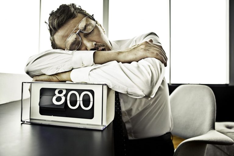 Wer sich eine längere Mittagspause als vorgesehen gönnt oder den Arbeitsbeginn verschläft, muss damit rechnen, Minusstunden auf seinem Arbeitszeitskonto anzusammeln