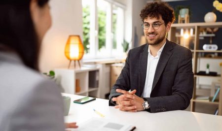Erfolge in der Bewerbung: So glänzt du, ohne zu protzen Wie man seine Erfolge aus der Bewerbung im Vorstellungsgespräch geschickt betont