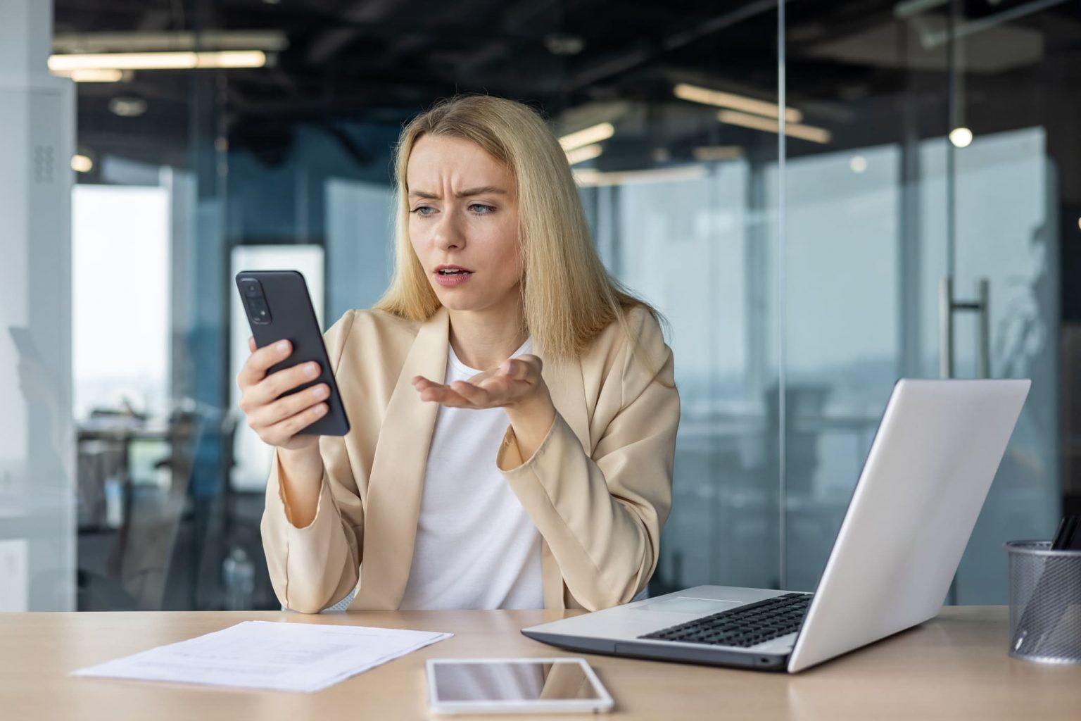 Emotionen sollte man in geschäftlichen E-Mails dringend vermeiden