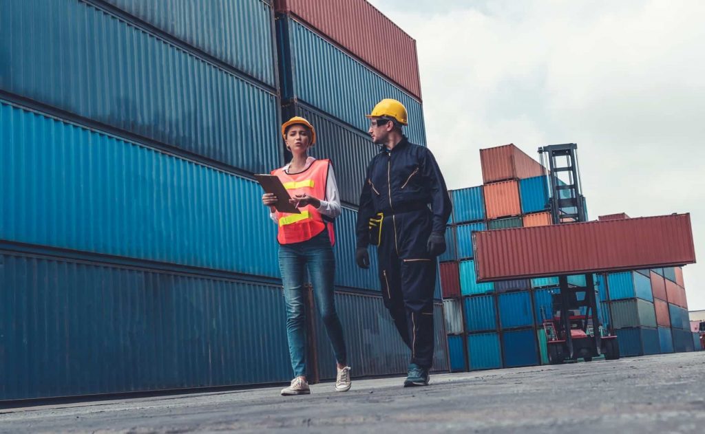In der Transport- und Logistikbranche werden künftig sowohl Daten- und Sicherheitsanalytiker als auch Wartungspersonal für digital-technologische Einrichtungen gefragt sein