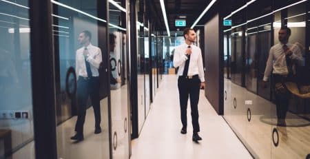 Spieglein, Spieglein: Dein Team spiegelt, wie du führst Dein Team spiegelt deine Stärken als Führungskraft – aber auch deine größten Schwächen.