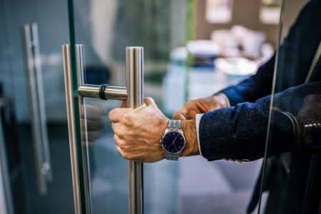 Arbeitgeber halten die Zügel wieder fester in der Hand.