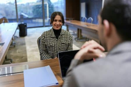 Bewerbungsgespräch meistern: Die besten Antworten auf klassische und knifflige Fragen.