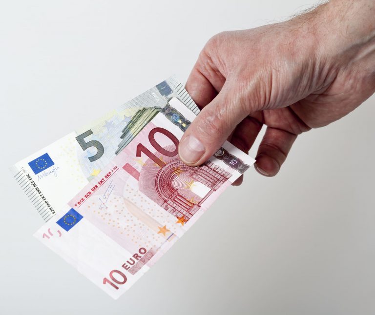 15 Euro Mindestlohn? Warum das Plus kaum spürbar ist!