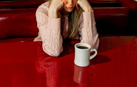 Studiert, motiviert, abgelehnt: Junge Akademiker finden kaum Jobs Junge Talente suchen Jobs. Unternehmen suchen Fachkräfte. Trotzdem finden sie oft nicht zueinander.