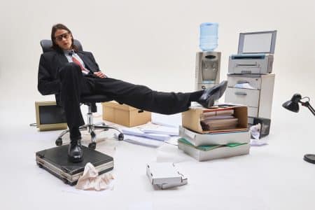 Warum schlechte Mitarbeiter bleiben – und Gute gehen Das Büro als Komfortzone – hier sitzt, wer draußen keine Chance hat.