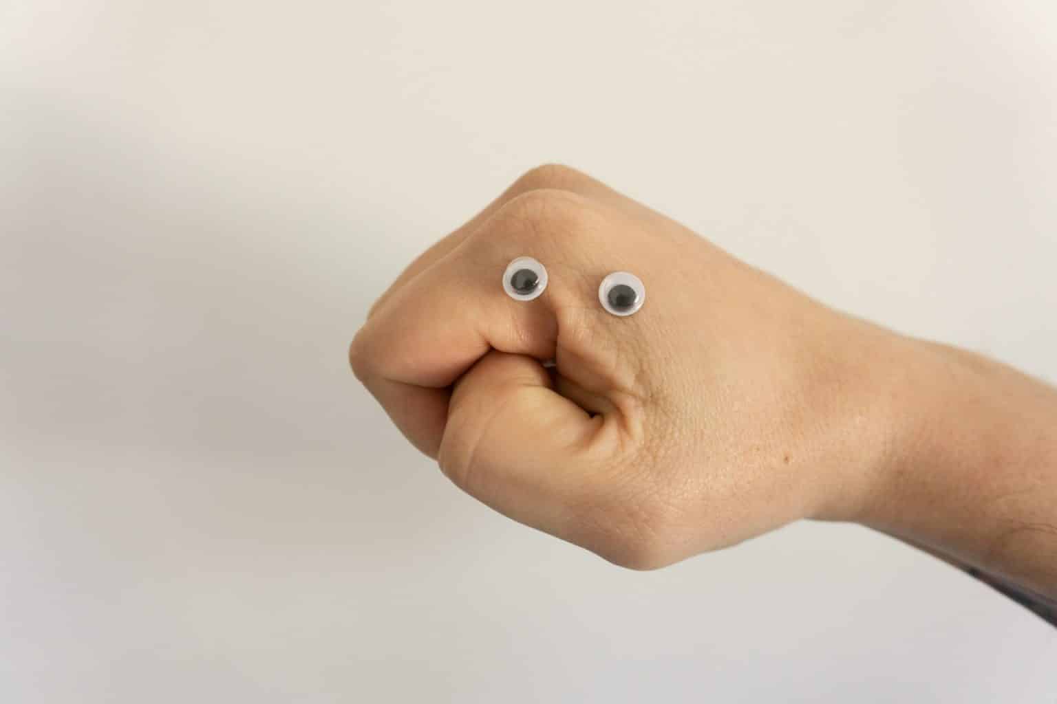 Wer die Augen im Vorstellungsgespräch schließt, zahlt später mit seinen Nerven.