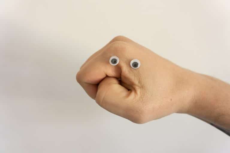 Wer die Augen im Vorstellungsgespräch schließt, zahlt später mit seinen Nerven.