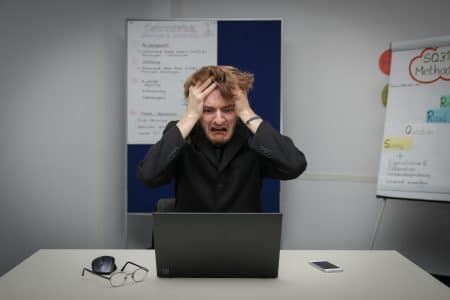 Künstliche Intelligenz als Helfer? Für viele eher ein weiterer Stressfaktor.