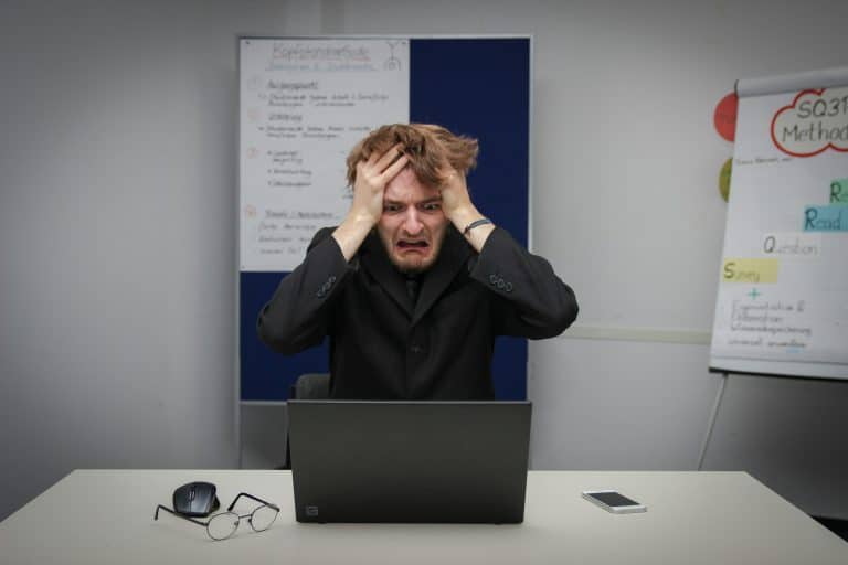 Künstliche Intelligenz als Helfer? Für viele eher ein weiterer Stressfaktor.