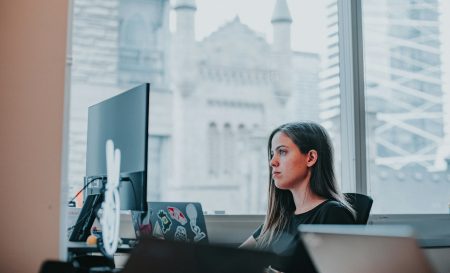 Rückkehr ins Büro: Immer mehr Unternehmen streichen Remote-Optionen aus ihren Stellenanzeigen.