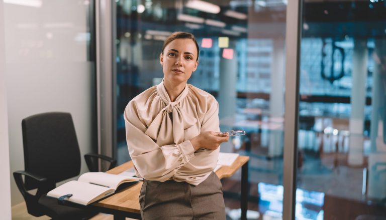 Karriereleiter erklommen - und jetzt? Viele Führungskräfte spüren schnell die Kehrseite von Status , Verantwortung und Gehalt.