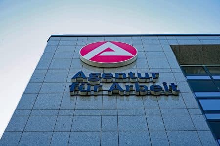 Integrations-Champions: Diese Jobcenter bringen Menschen wirklich in Arbeit In Deutschland gibt es über 400 Jobcenter - darunter 302 sogenannte gemeinsame Einrichtungen und 104 kommunale Träger.