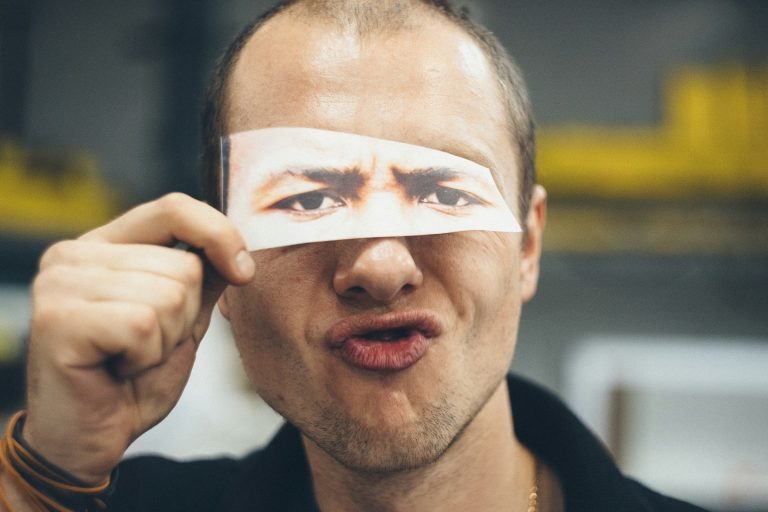 „Sei einfach du selbst“ – warum das im Job kein guter Rat ist Authentisch sein ist super. Aber bitte ohne anderen dabei auf die Nerven zu gehen.