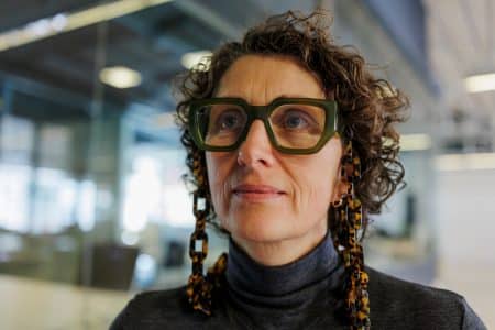 Erst freut man sich, dann zweifelt man – warum Lob uns oft kalt erwischt Zwischen Lob und Zweifel liegt oft nur ein einziger Blick.