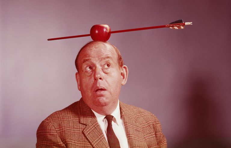 Wellness-Washing: Der Firmenapfel ist vergiftet Der Chef mit Apfel: Symbol für Fürsorge. Der Pfeil zeigt, was das Team davon hält.