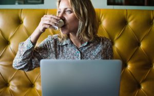 Viele hadern mit dem Job - doch solange sie bleiben, spüren Führungskräfte kaum Druck, ihr Verhalten zu ändern.