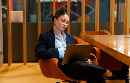 Gallup-Studie: Zu viele Beschäftigte arbeiten auf „Sparflamme“ Innerlich längst woanders: Millionen Beschäftigte machen Dienst nach Vorschrift - täglich.