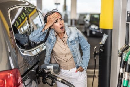 Wie lange wir für einen Liter Benzin arbeiten müssen Geringverdiener trifft der Preisanstieg an der Zapfsäule deutlich härter als den Durchschnitt.