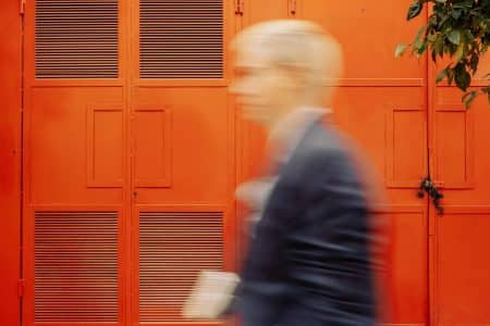 Junge Leistungsträger: Viel Verantwortung, kaum Entwicklung Junge Leistungsträger übernehmen Verantwortung, doch ihre eigene Entwicklung bleibt oft auf der Strecke.
